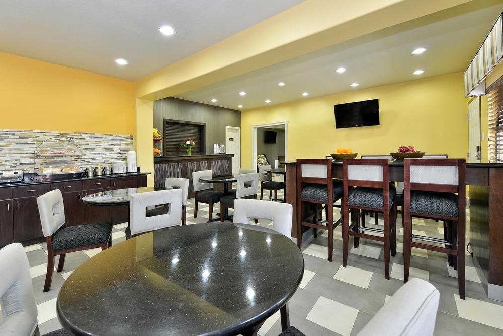 Best Western La Place Inn Exterior photo