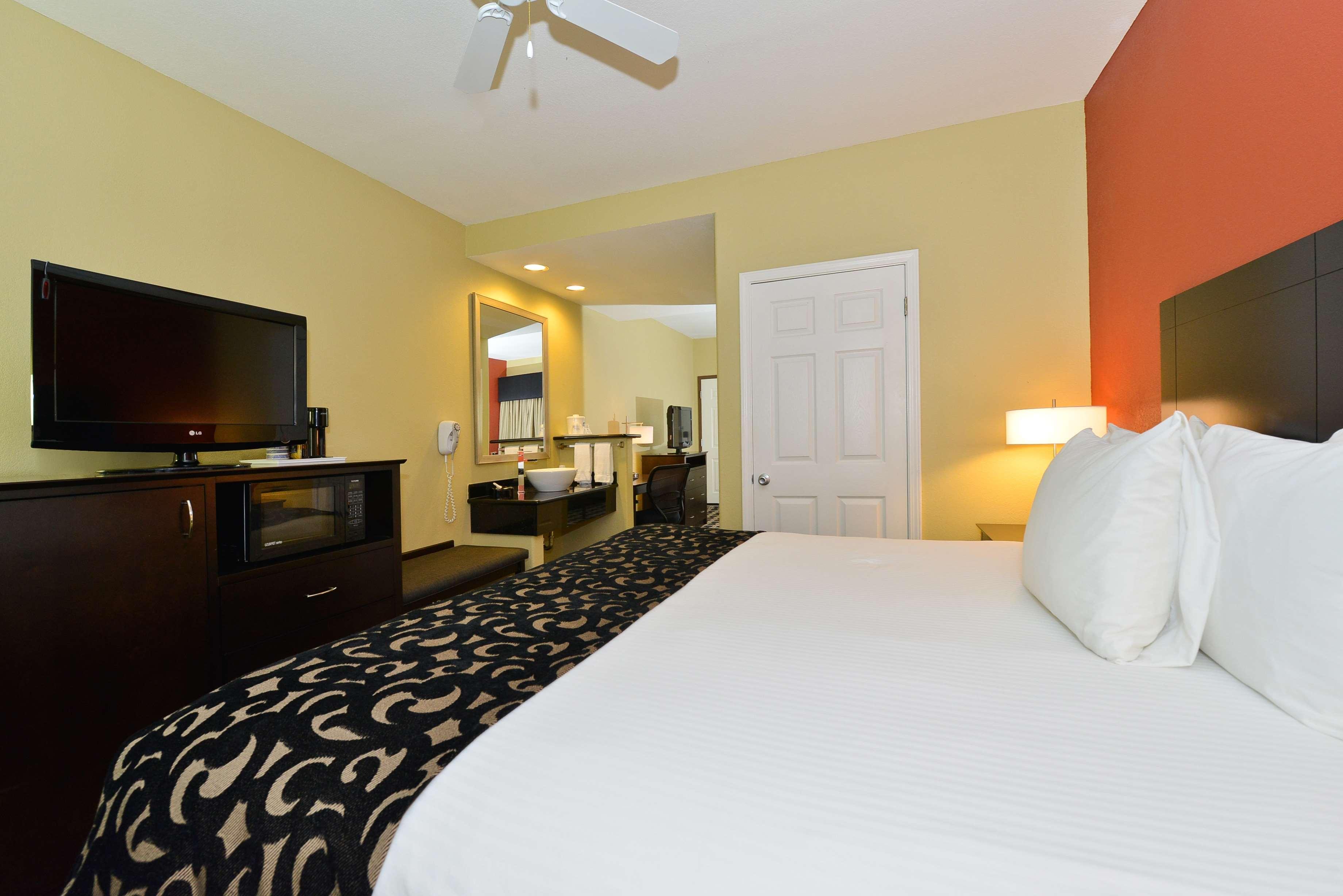 Best Western La Place Inn Room photo