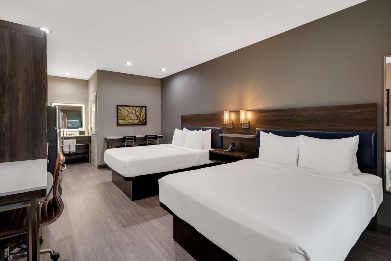 Best Western La Place Inn Exterior photo